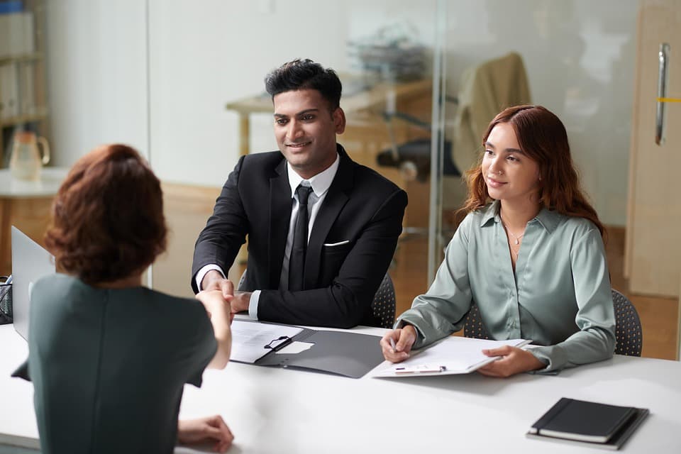 Team bei der Planung einer individuellen CRM-Software